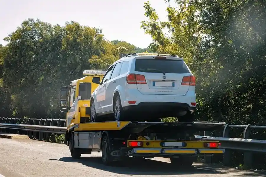 Flatbed Towing Benefits For Vehicle Safety Howey-In-The-Hills, FL