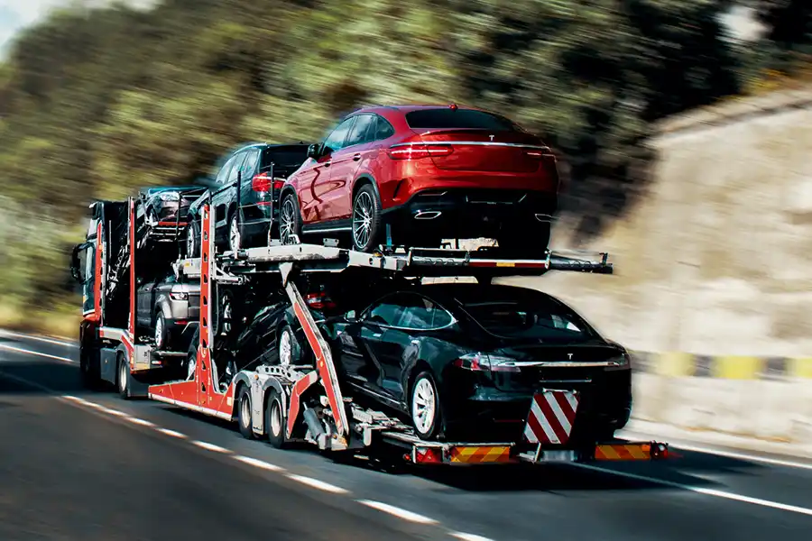 How Auto Transport Protects Vehicles During Long Tows Howey-In-The-Hills, FL